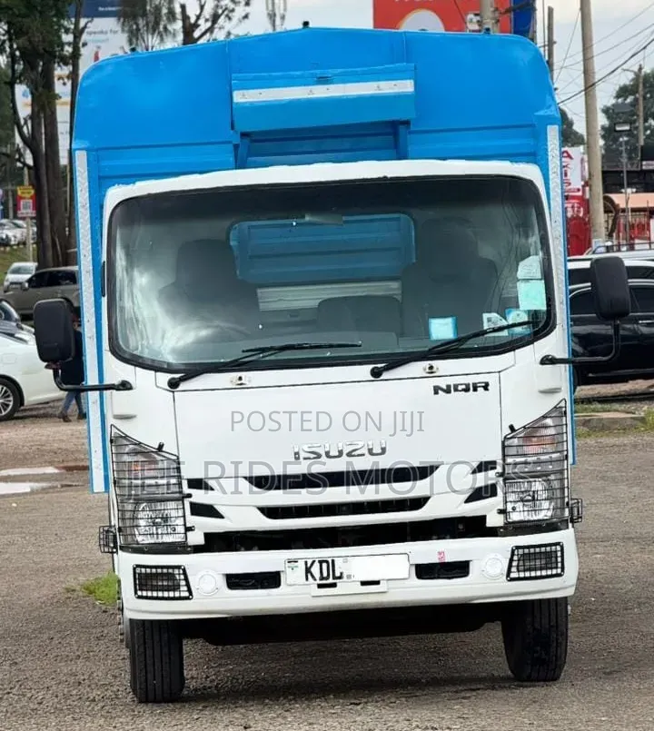 Isuzu NQR 2022 White