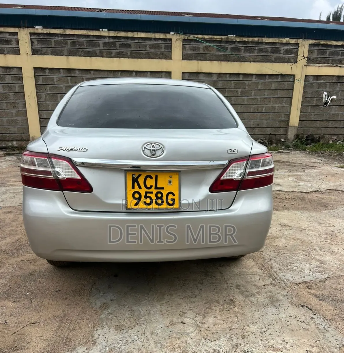 Toyota Premio 2011 Silver