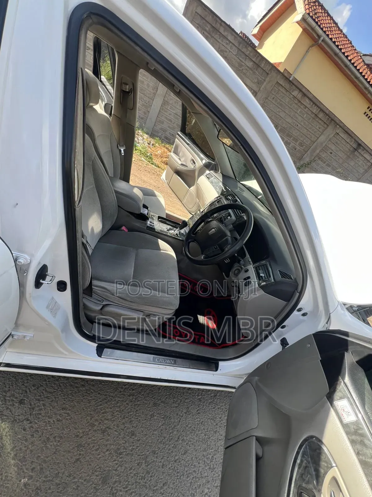 Toyota Crown 2010 White