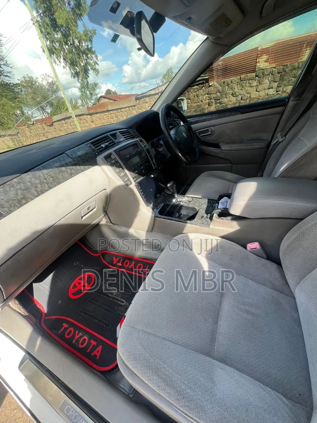 Toyota Crown 2010 White