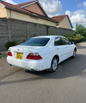 Toyota Crown 2010 White