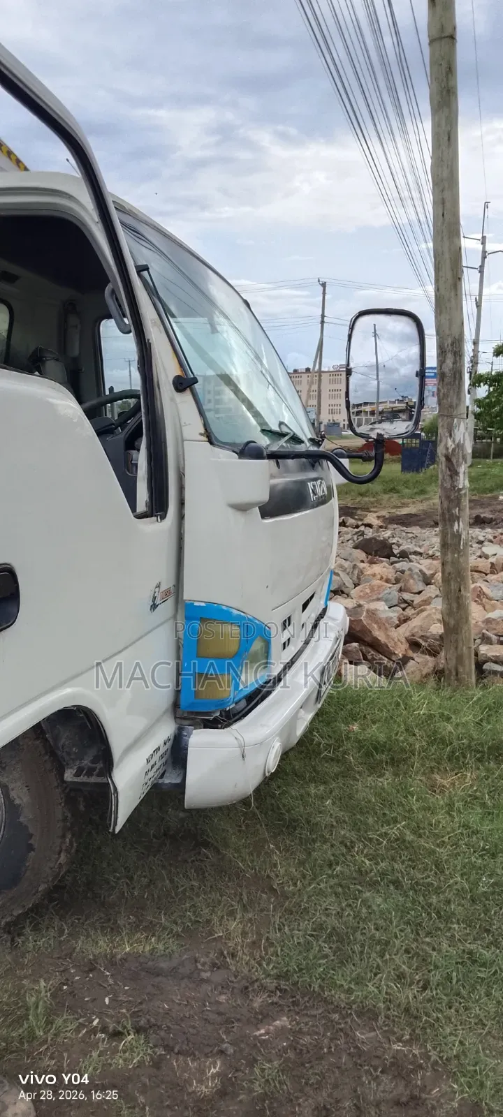 Lorry Isuzu NPR 2015 White