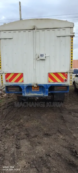 Lorry Isuzu NPR 2015 White