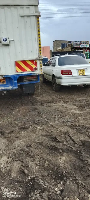 Lorry Isuzu NPR 2015 White