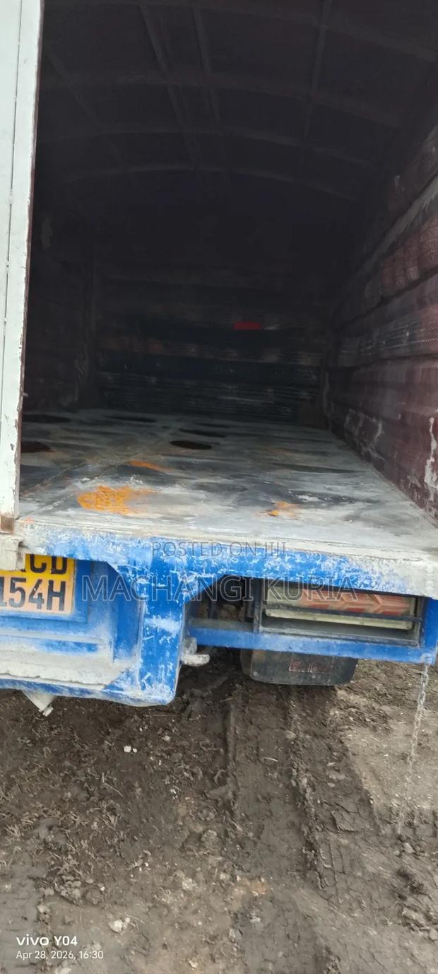Lorry Isuzu NPR 2015 White - thumbnail 4