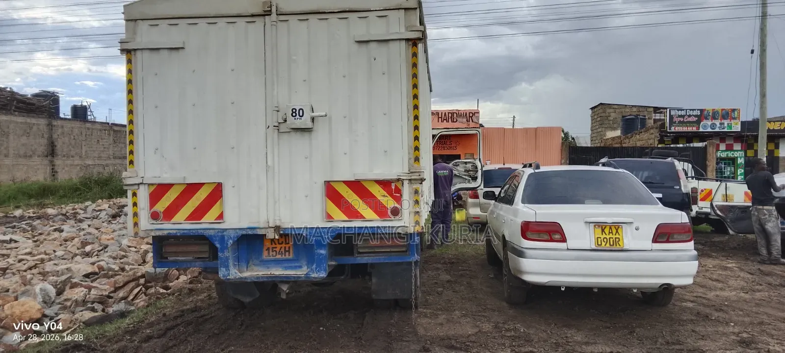Lorry Isuzu NPR 2015 White