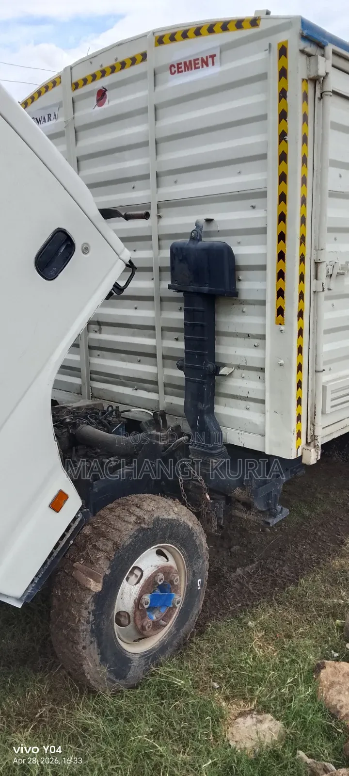 Lorry Isuzu NPR 2015 White