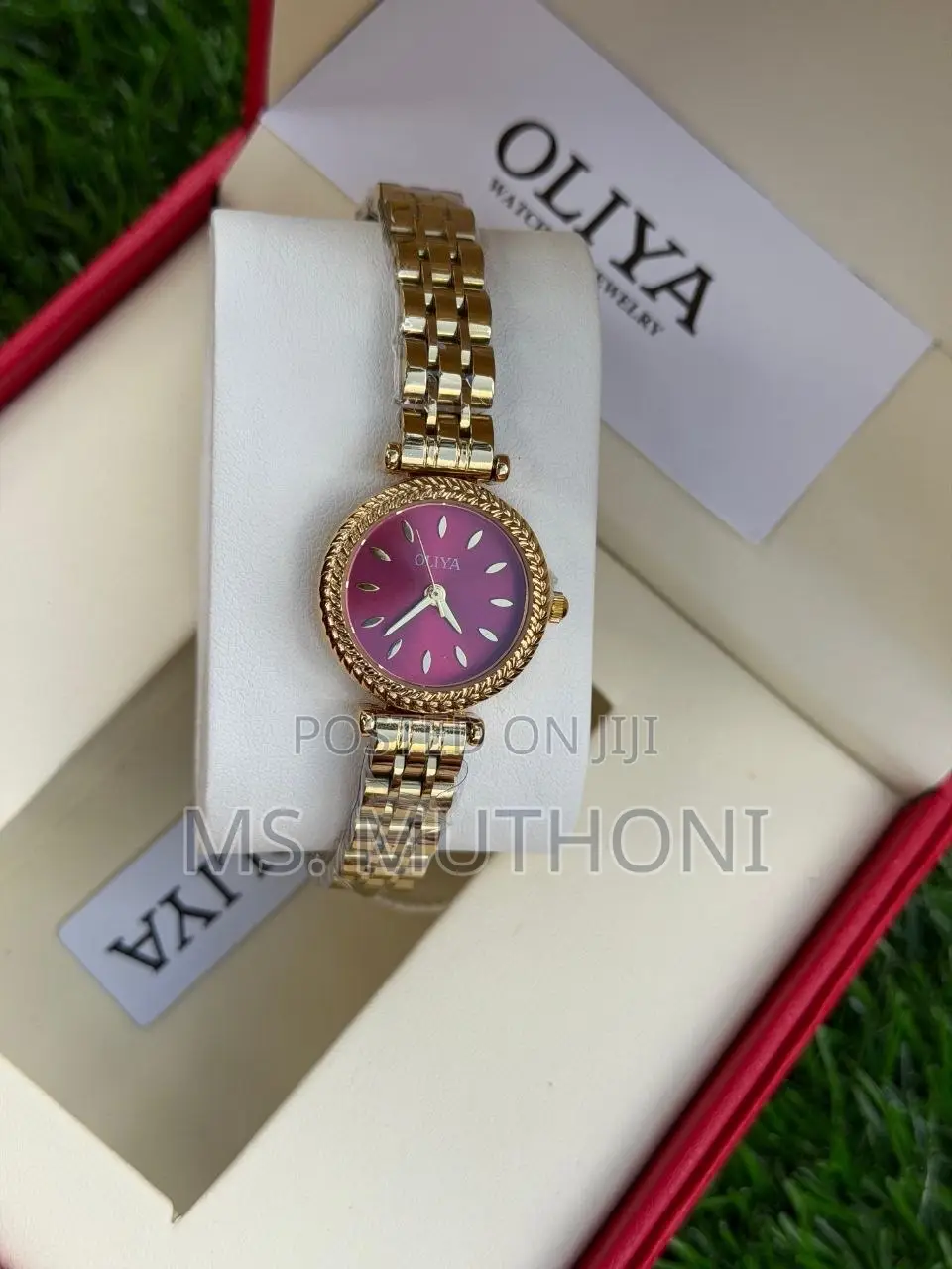 Textured Bezel Gold-Tone Ladies Wristwatch Ladies Watches  *
