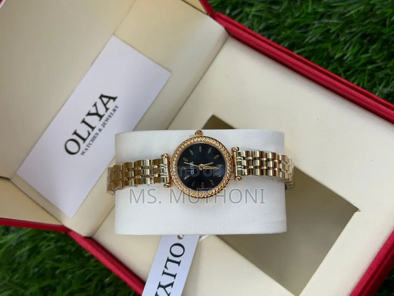 Textured Bezel Gold-Tone Ladies Wristwatch Ladies Watches  *
