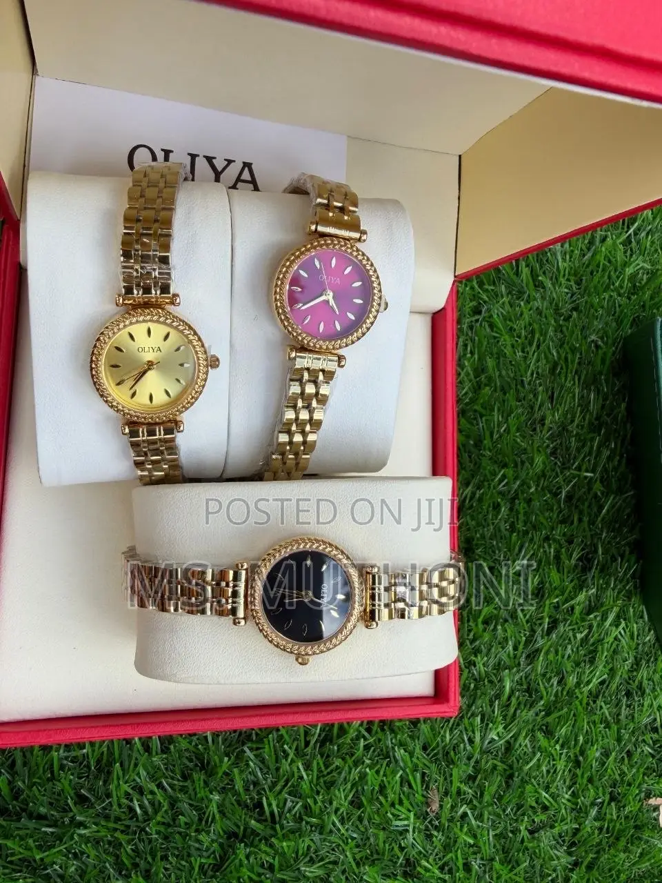 Textured Bezel Gold-Tone Ladies Wristwatch Ladies Watches  *