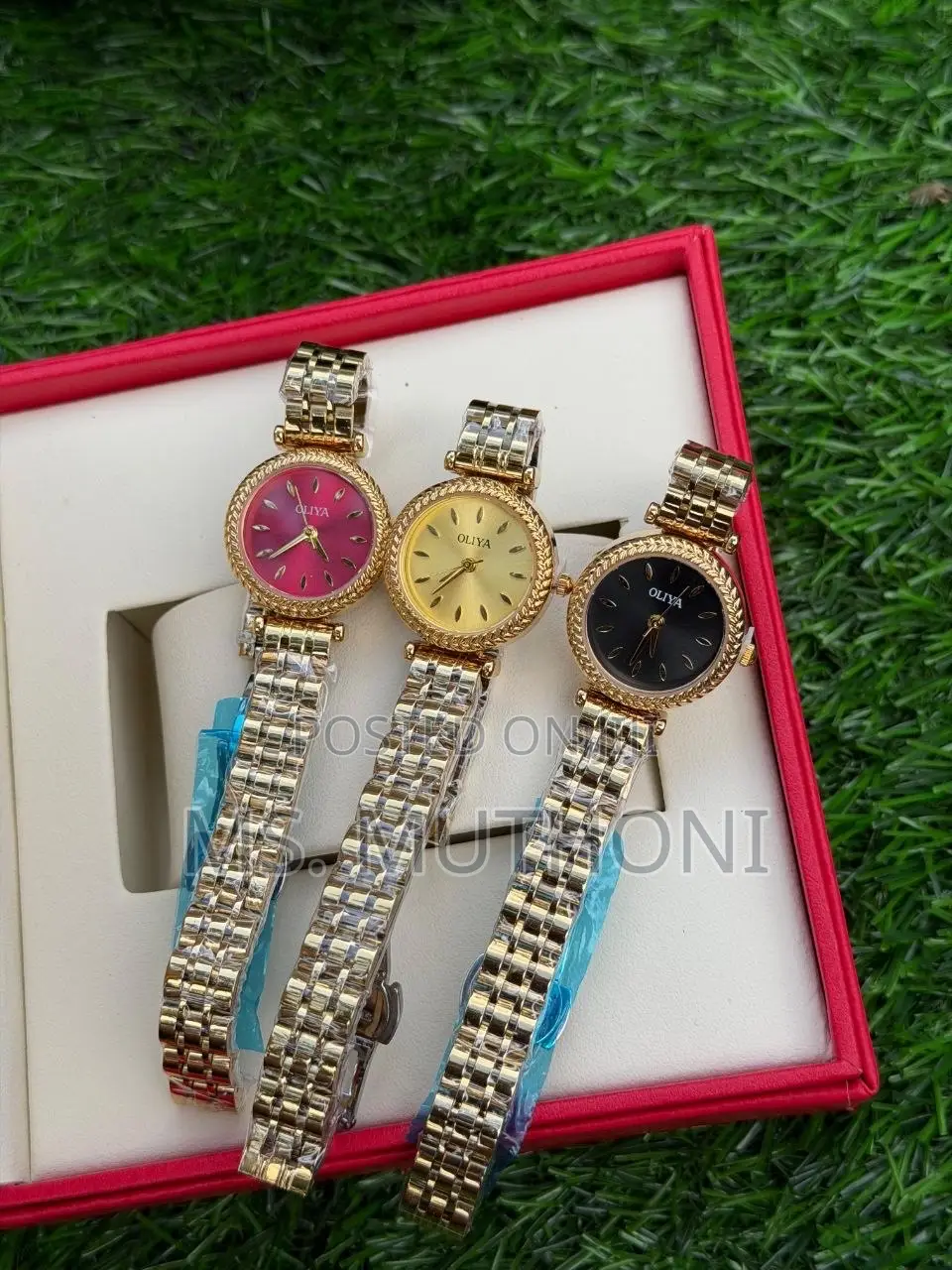 Textured Bezel Gold-Tone Ladies Wristwatch Ladies Watches  *