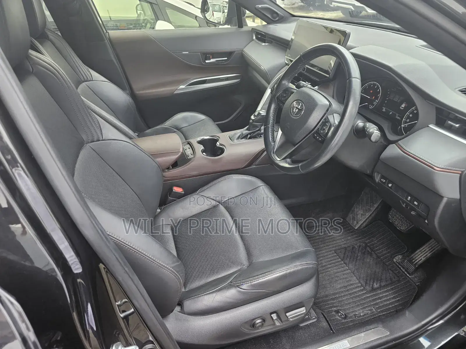 Toyota Harrier 2.0 2020 Black