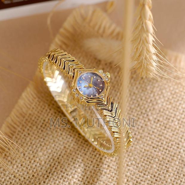 Mother of Pearl Dial Ladies Wrist Watch - main view