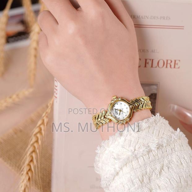 Mother of Pearl Dial Ladies Wrist Watch - thumbnail 8