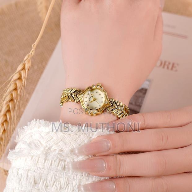 Mother of Pearl Dial Ladies Wrist Watch - thumbnail 9