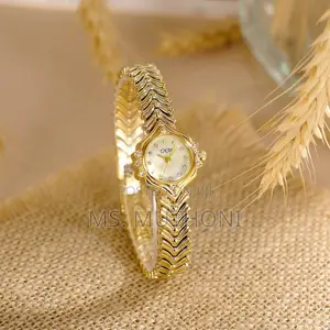 Mother of Pearl Dial Ladies Wrist Watch
