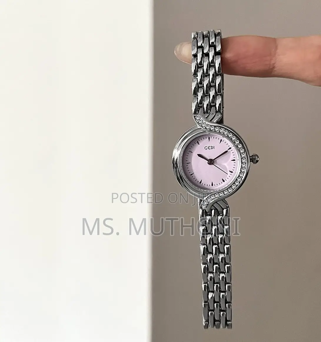 New Vintage Luxe Ladies Wrist Watch