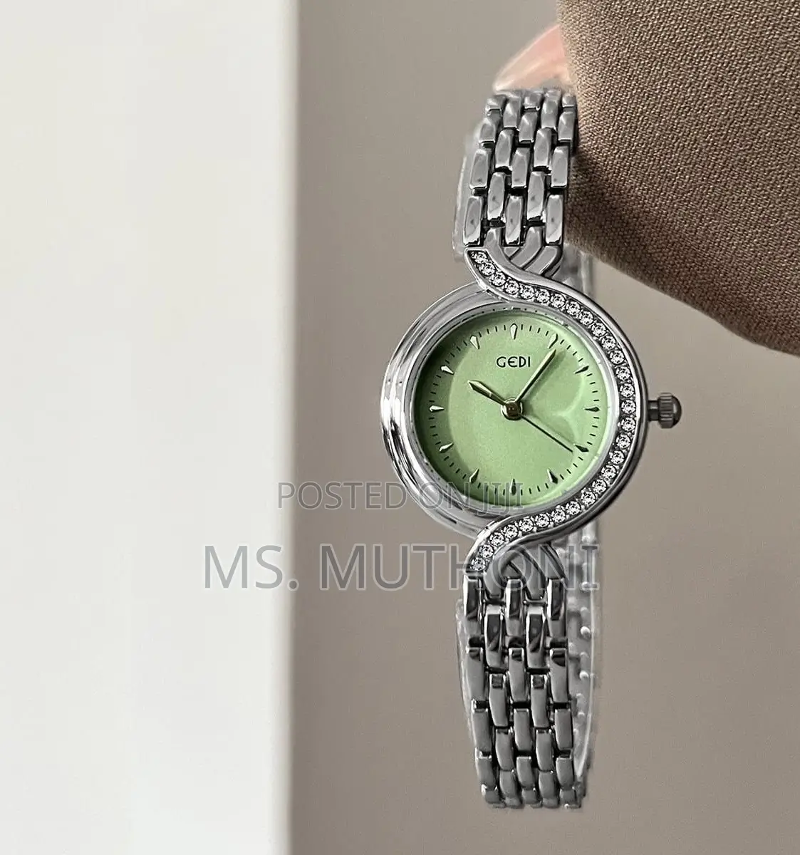 New Vintage Luxe Ladies Wrist Watch