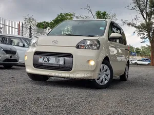 Toyota Porte 2017 Beige