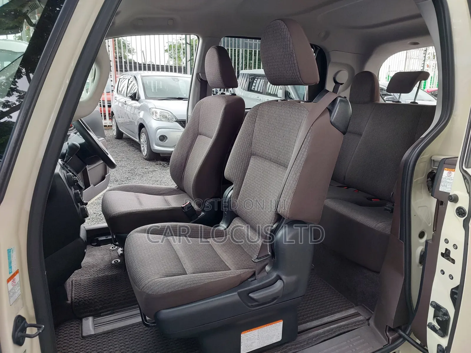Toyota Porte 2017 Beige