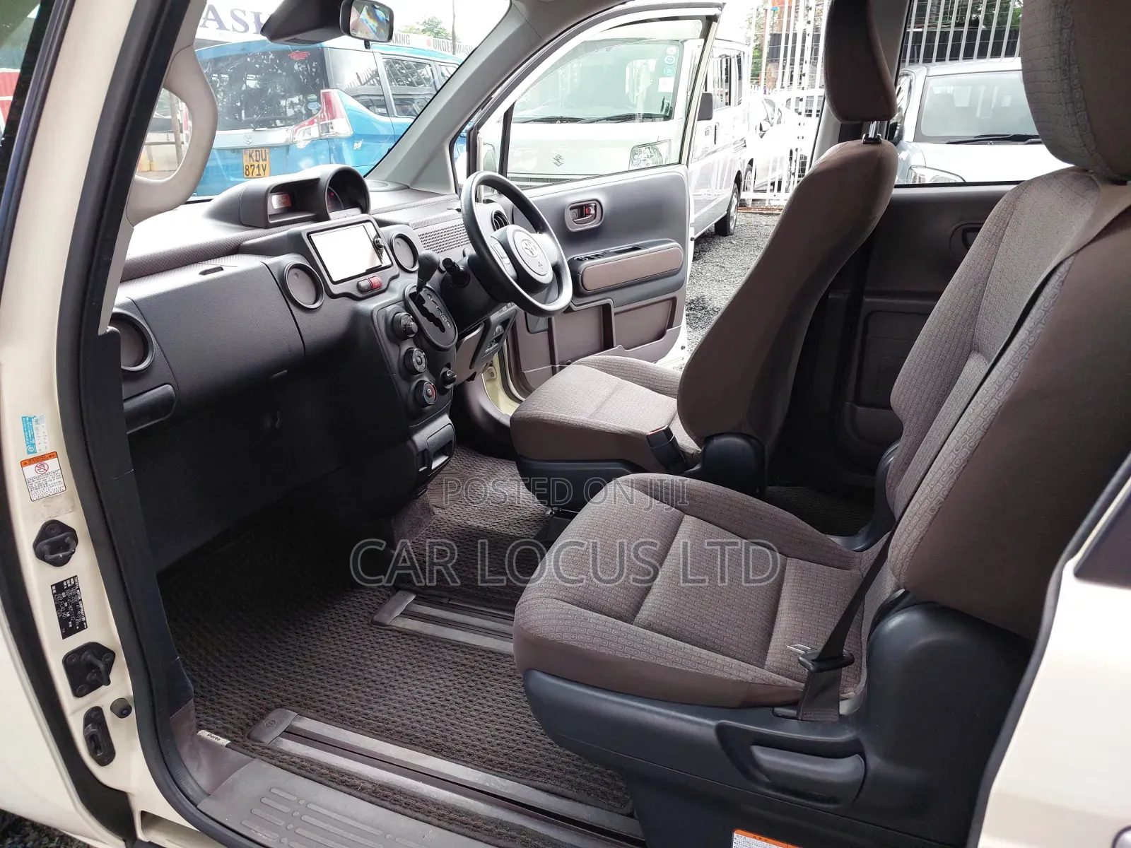 Toyota Porte 2017 Beige