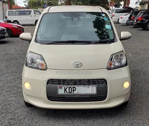Toyota Porte 2017 Beige