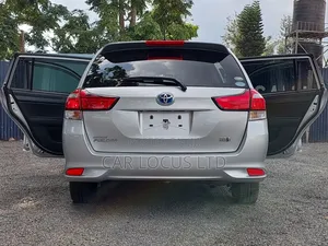 Toyota Corolla Fielder 2019 Silver