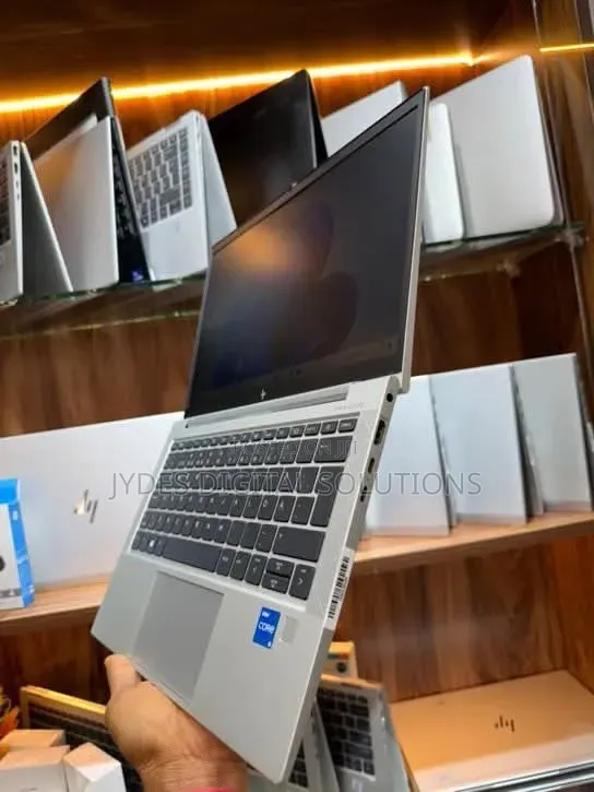 Laptop HP EliteBook 830 G8 16GB Intel Core i7 SSD 512GB