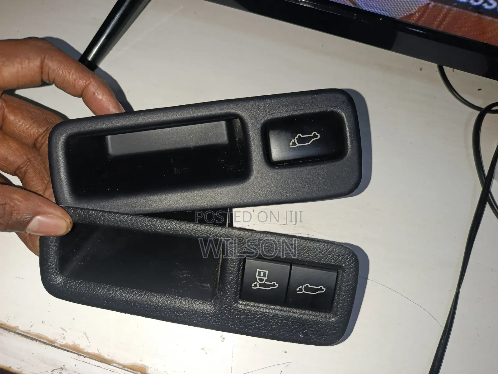 Toyota Harrier (Venza) 2020 -2025 Power Boot Switch