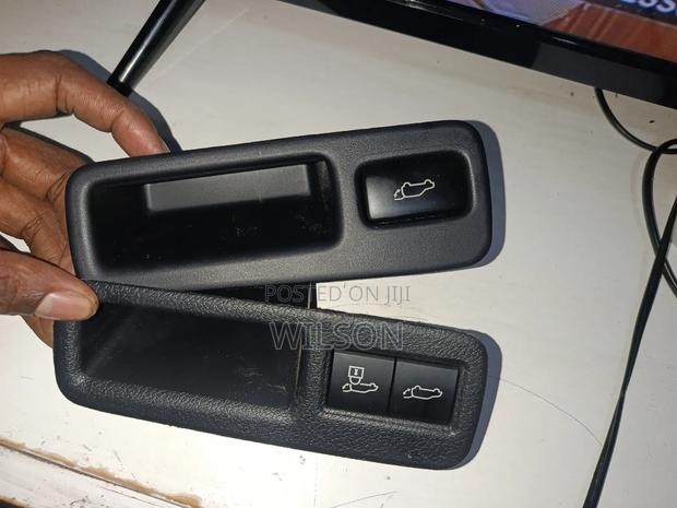 Toyota Harrier (Venza) 2020 -2025 Power Boot Switch