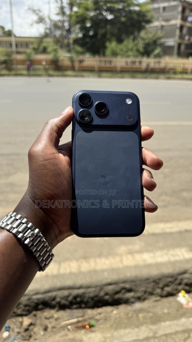 Apple iPhone 17 Pro 256 GB Blue - thumbnail 2