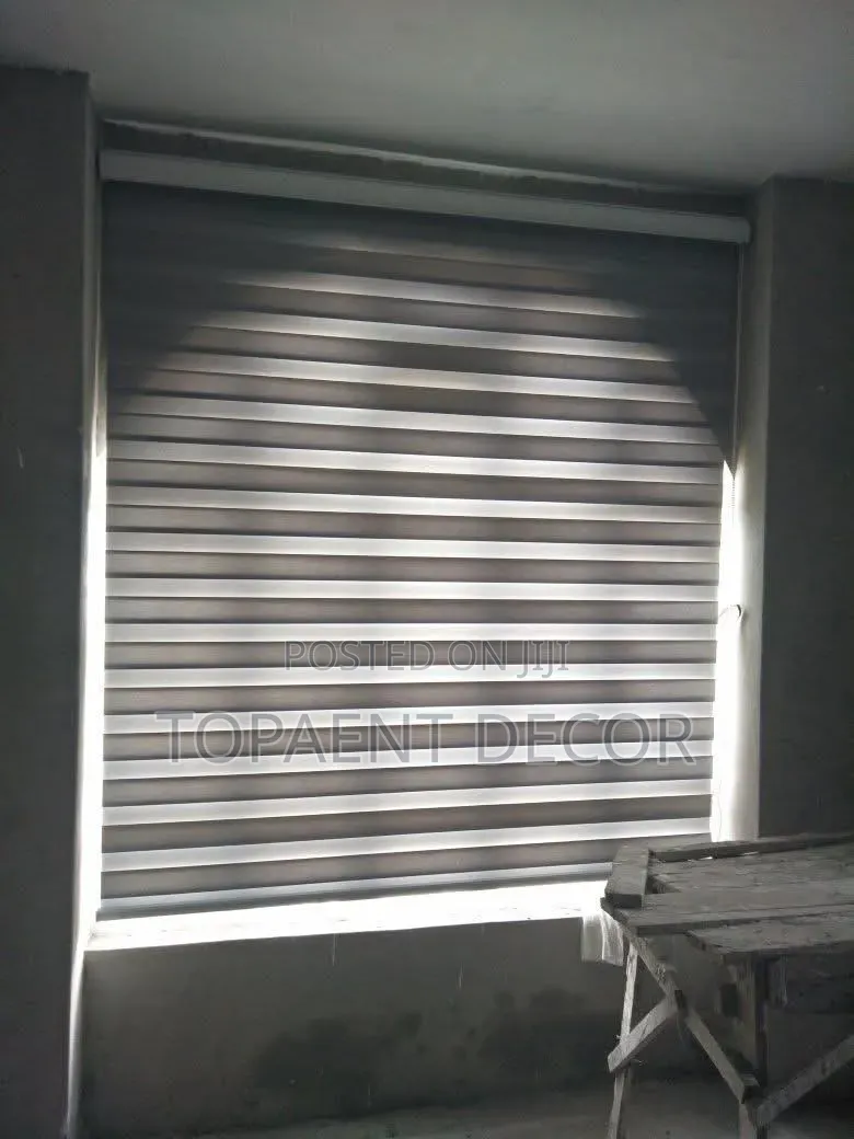 Grey Colour Perfect Balance Horizontal Office Window Blinds