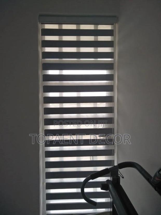 Classy and Contemporary Horizontal Office Window Blinds
