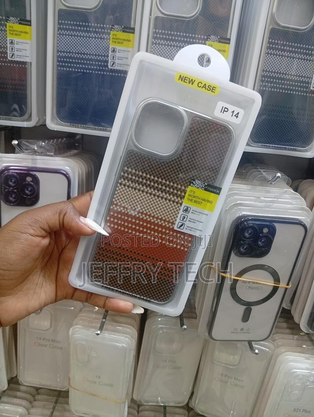 Apple iPhone 14, Featuring a Checkered Aramid Fiber Pattern. - thumbnail 2