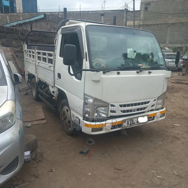 Isuzu Elf 2014 White - main view