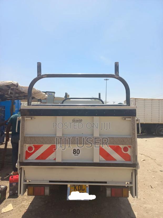 Isuzu Elf 2014 White - thumbnail 4
