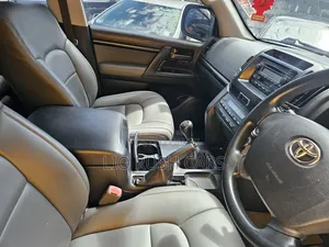 Toyota Land Cruiser 2012 Gold