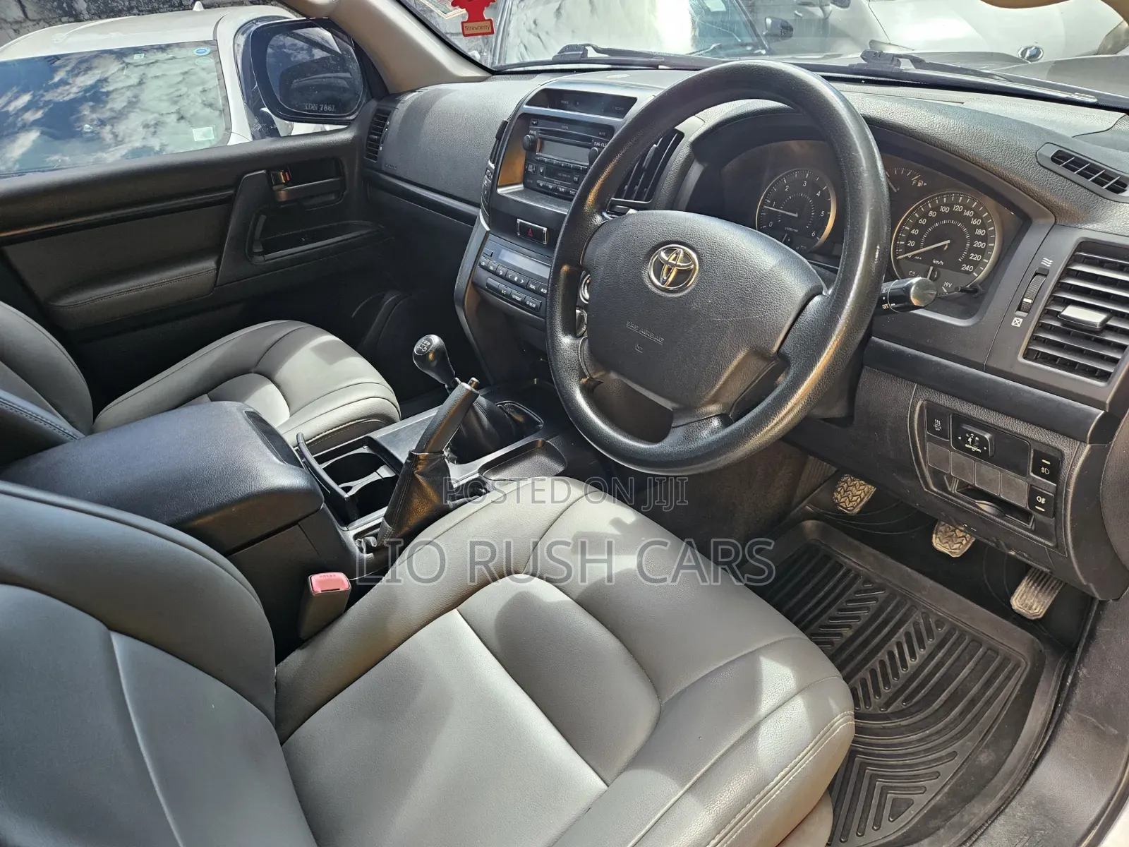 Toyota Land Cruiser 2012 Gold