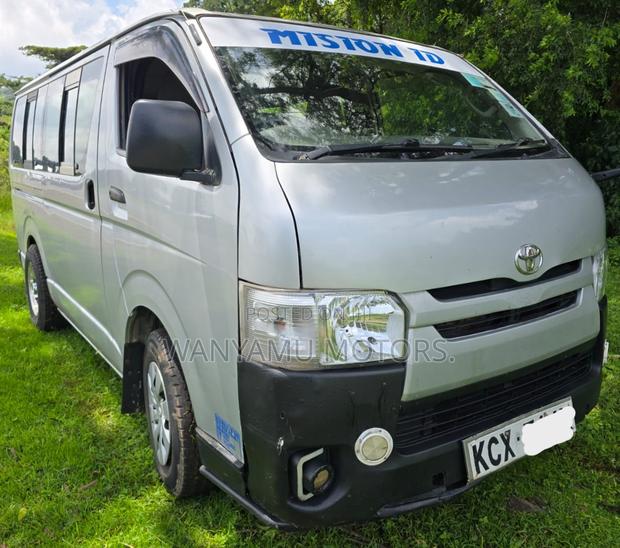 Toyota HiAce 2013 Silver