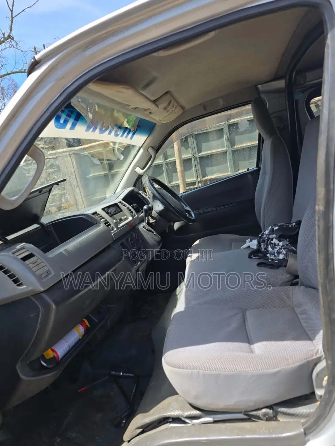 Toyota HiAce 2013 Silver