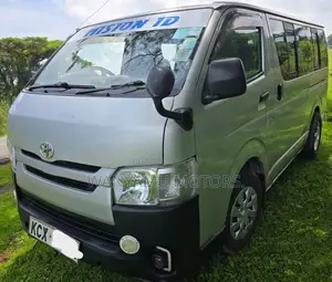 Toyota HiAce 2013 Silver