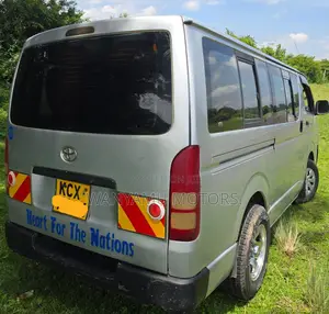 Toyota HiAce 2013 Silver