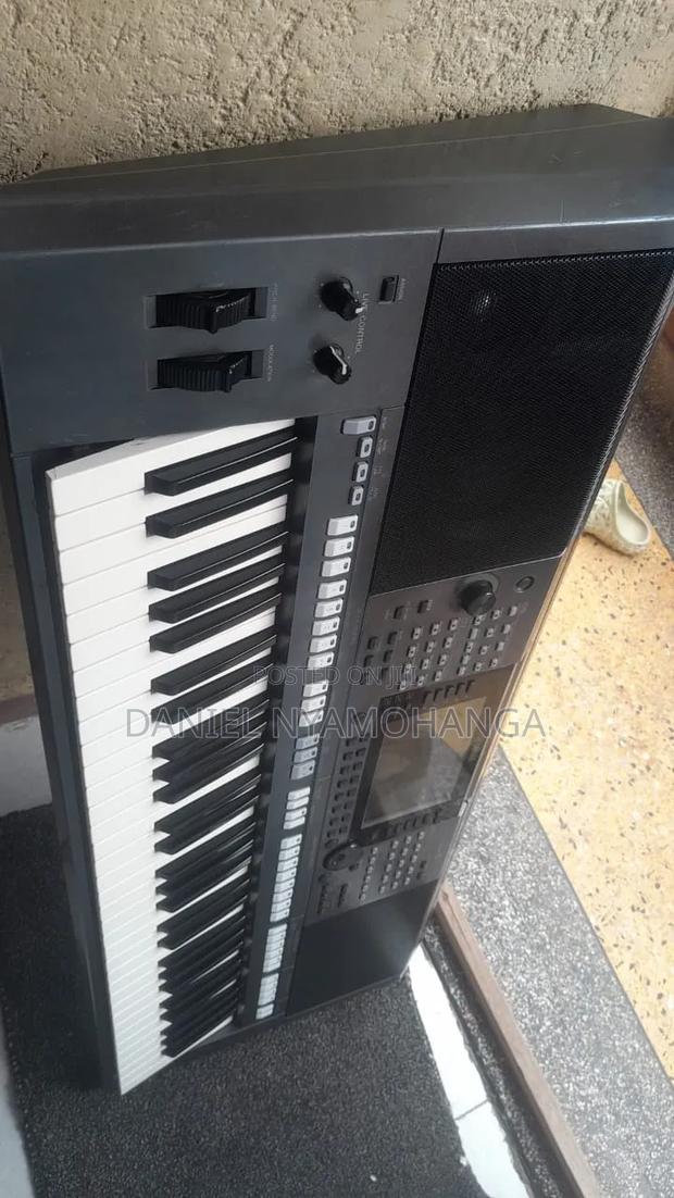 Yamaha PSR S 770. 