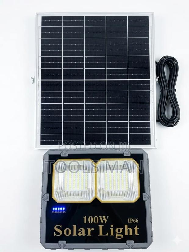 100w Solar Led Floodlight Ip66 Waterproof Outdoor Security Light.