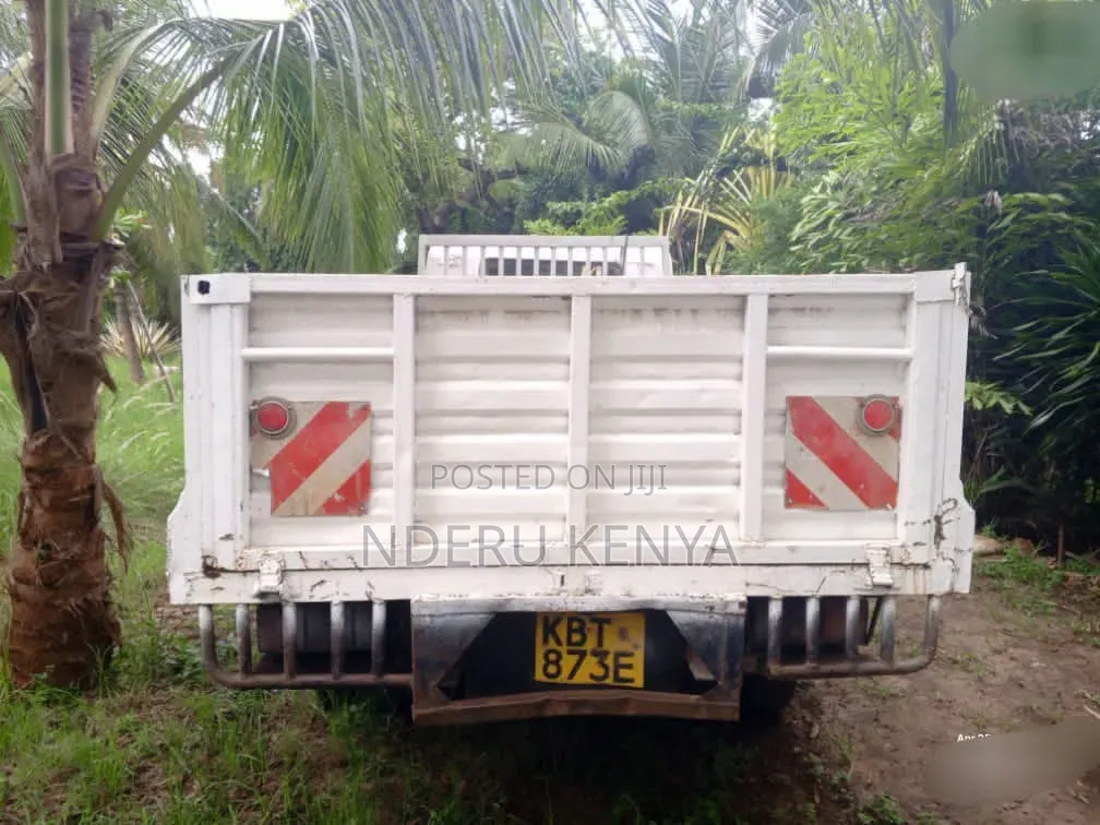 Mitsubishi Canter Fe84 2011 White