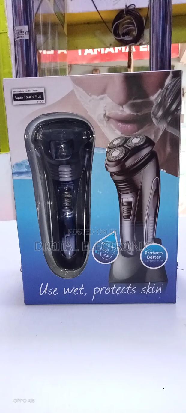 Wet and Dry Electric Shaver