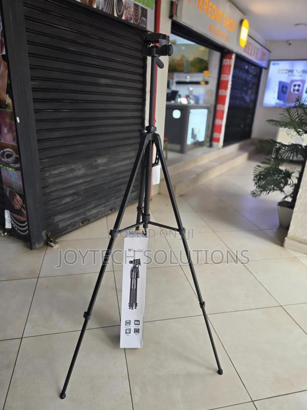 High Quality 3560 Tripod – Smooth Pan Head + Tall Stand - main view