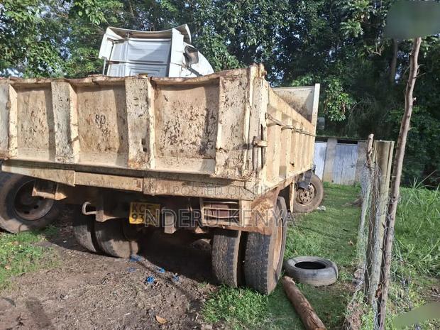 Isuzu FSR Tipper 2015 White - thumbnail 3