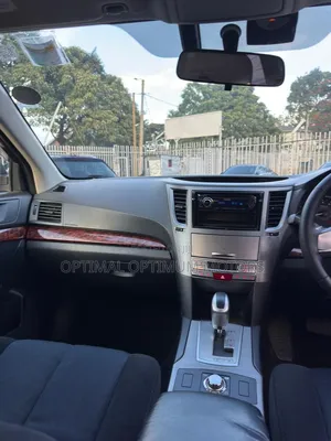 Subaru Outback 2.5i 2010 Maroon