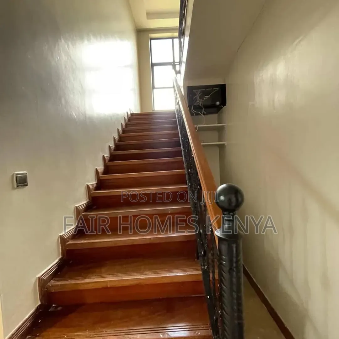 4bdrm Duplex in Riverside Drive for rent
